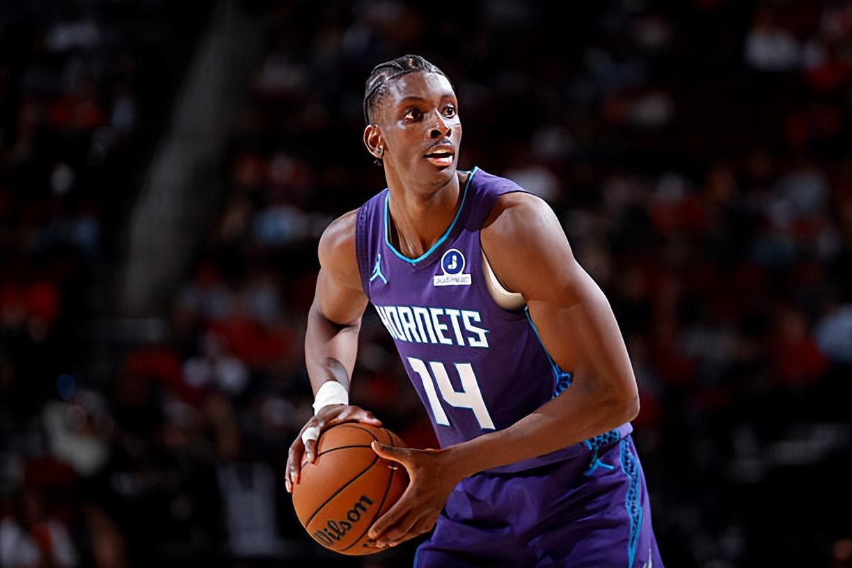 攻防两端都打爆了火箭内线！昔日快船弃将在黄蜂真是越打越好了？