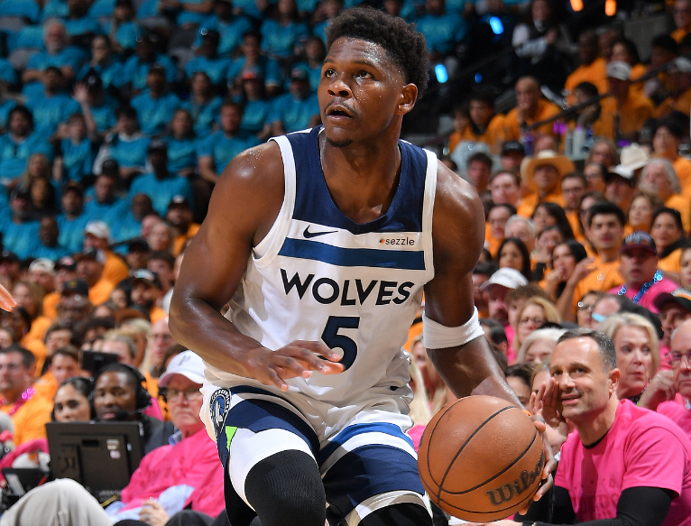 app下载-NBA官方赞永远可以相信他！华子火线复出18分 决战半节11分救主